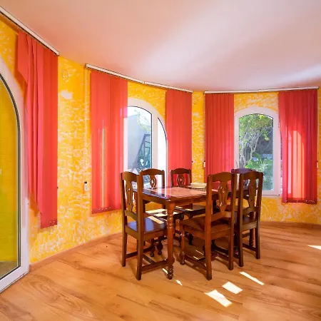 Velvet Villa *